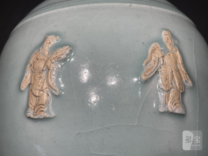 明 十五世纪仿龙泉窑贴塑八仙人物梅瓶 - 图7
